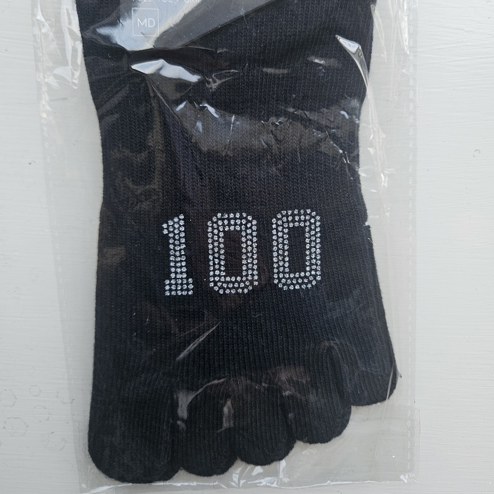 NWT ToeSox Club Pilates 100 Rhinestone Black Low Rise Grip Socks - Picture 8 of 8